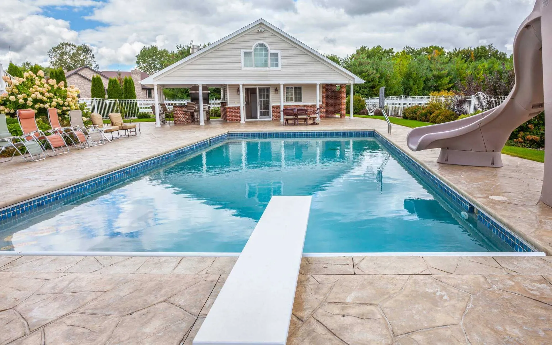 travertine style pool deck in Reno, Nevada